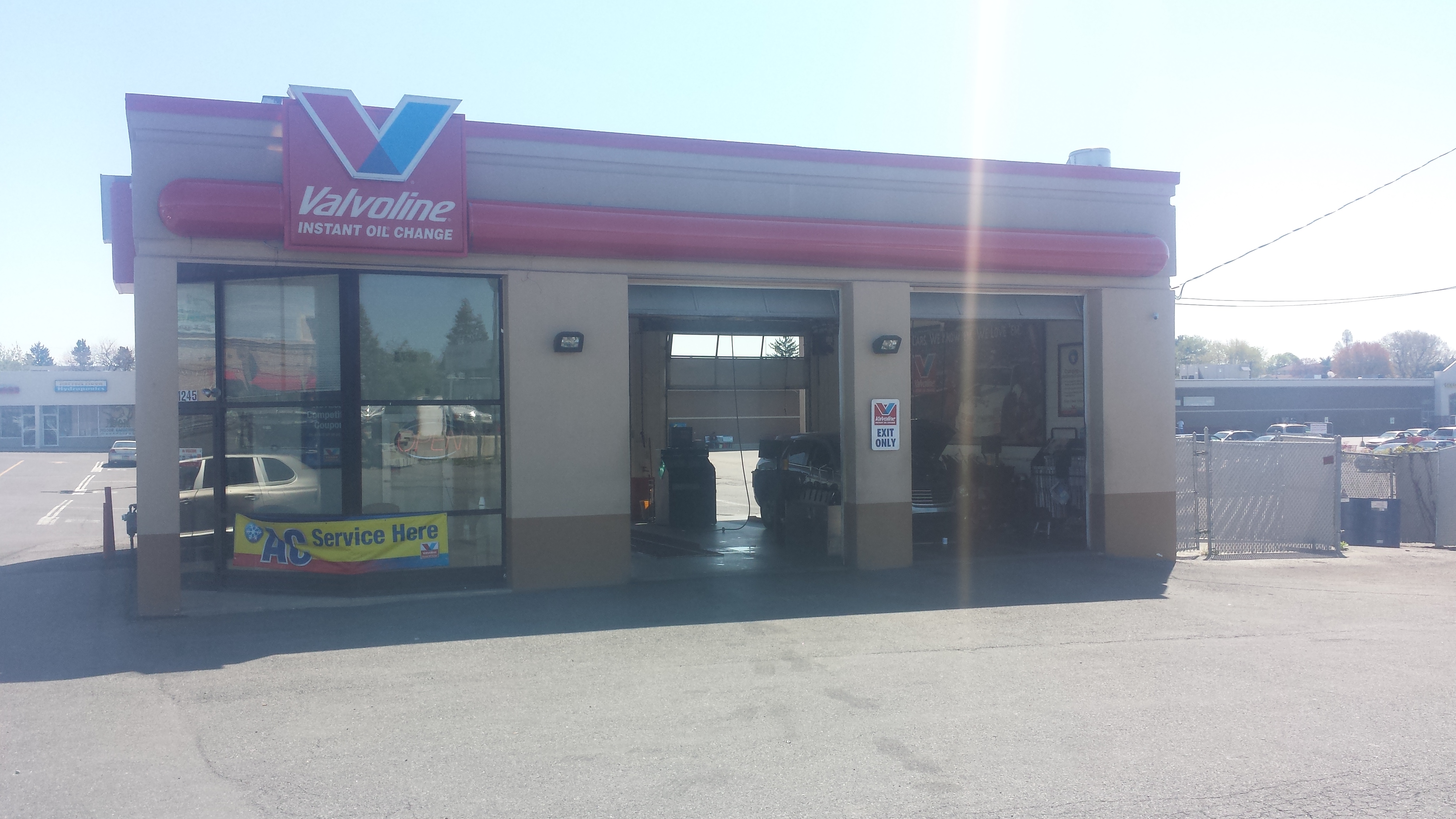 Valvoline Instant Oil Change Allentown, PA, 1245 Airport Road